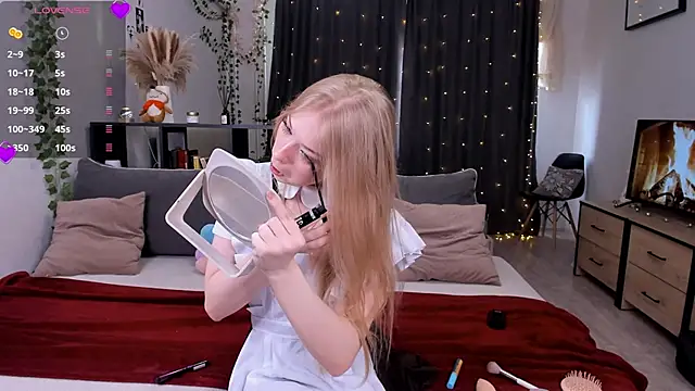 AmyLouWood online show from 13, 5, 2026