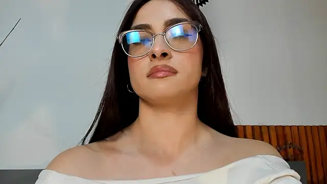 AndraCyruss online show from 10, 3, 2026