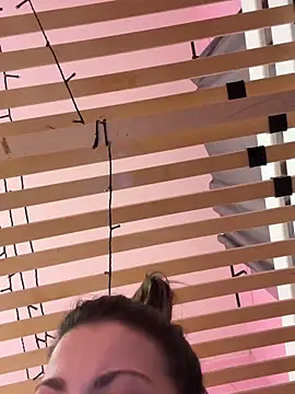 LaraHolt online show from 21, 2, 2026