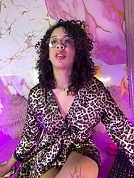 Woo isDaphne online show from 9, 7, 2026