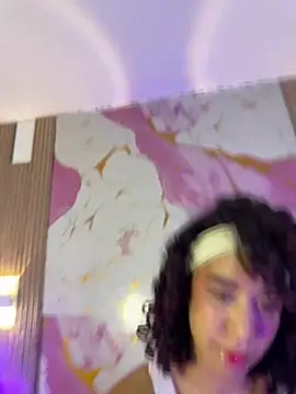 Woo isDaphne online show from 8, 4, 2026