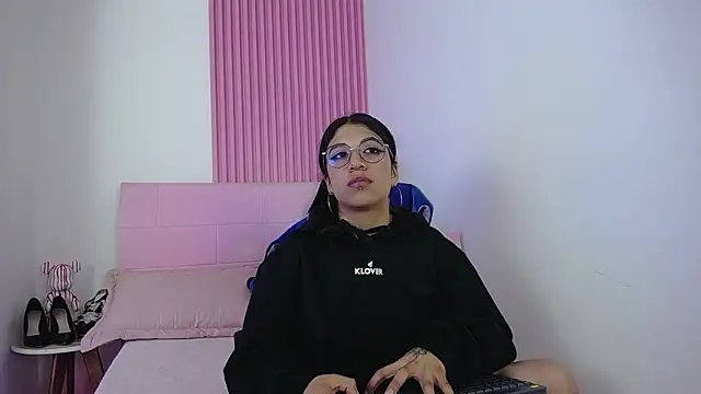 sharlotaustral18 online show from 10, 2, 2026