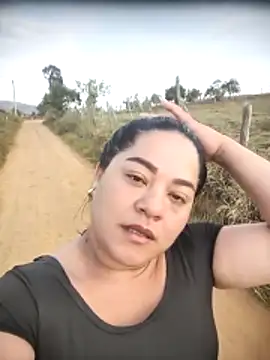 Snapshot of tania_queen chatting on 3, 3, 2026 tania queen online show from 3, 3, 2026