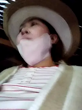 Yiyoongg online show from 11, 4, 2026