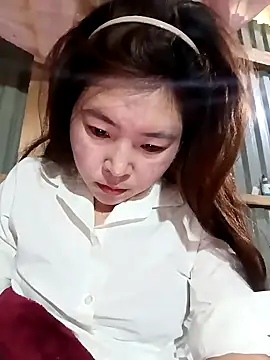 Yiyoongg online show from 3, 3, 2026