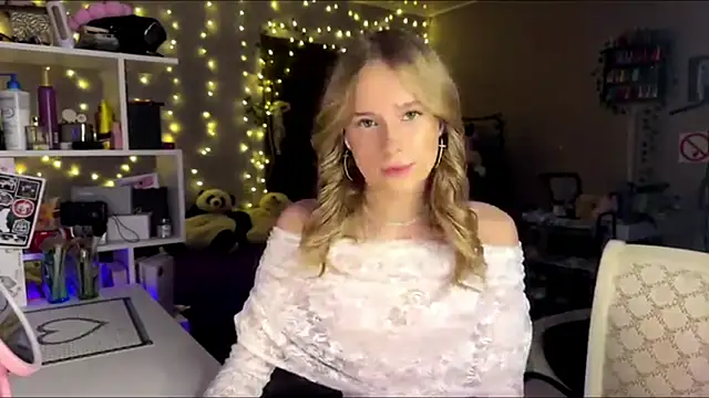 Snapshot of amily_sunray chatting on 14, 2, 2026 amily sunray online show from 14, 2, 2026