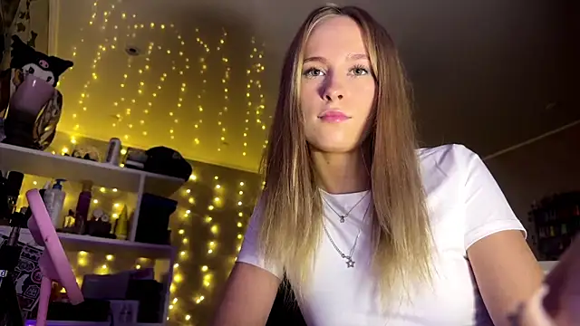 Snapshot of amily_sunray chatting on 8, 2, 2026 amily sunray online show from 8, 2, 2026