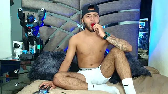 Xanderstone00 online show from 14, 6, 2026