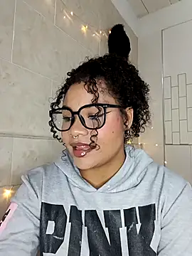 BrianaSweetxxx online show from 12, 4, 2026