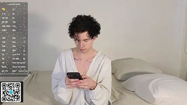 moon Gloww online show from 12, 2, 2026