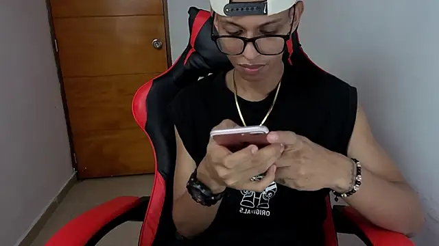 Snapshot of Niklausxxx chatting on 3, 3, 2026 Niklausxxx online show from 3, 3, 2026