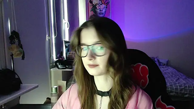 Snapshot of LunaXcherry chatting on 28, 4, 2026 LunaXcherry online show from 28, 4, 2026