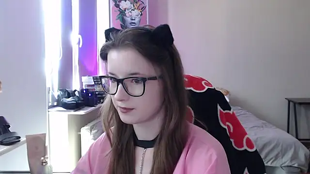 Snapshot of LunaXcherry chatting on 7, 6, 2026 LunaXcherry online show from 7, 6, 2026