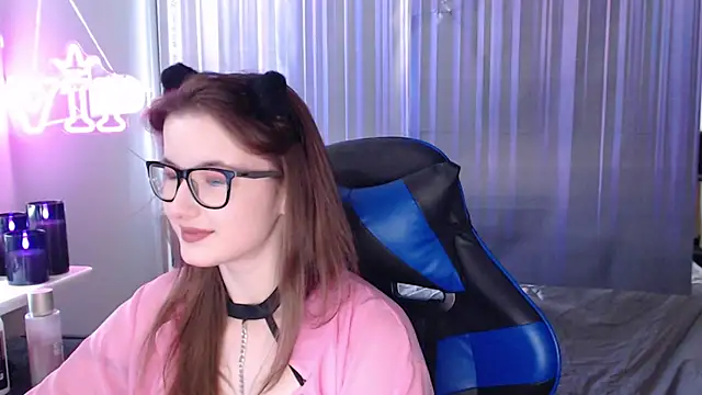 Snapshot of LunaXcherry chatting on 29, 6, 2026 LunaXcherry online show from 29, 6, 2026