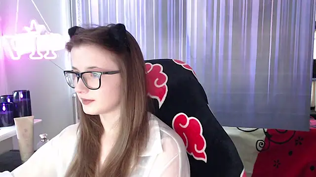 Snapshot of LunaXcherry chatting on 25, 6, 2026 LunaXcherry online show from 25, 6, 2026