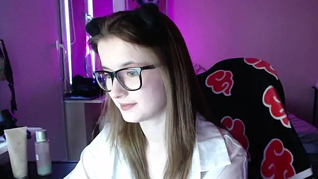 Snapshot of LunaXcherry chatting on 10, 6, 2026 LunaXcherry online show from 10, 6, 2026