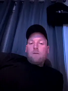 Snapshot of dave32000 chatting on 28, 4, 2026 dave32000 online show from 28, 4, 2026