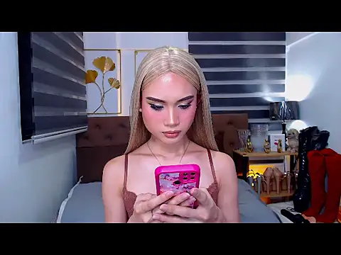 JuicyCockThea online show from 29, 4, 2026