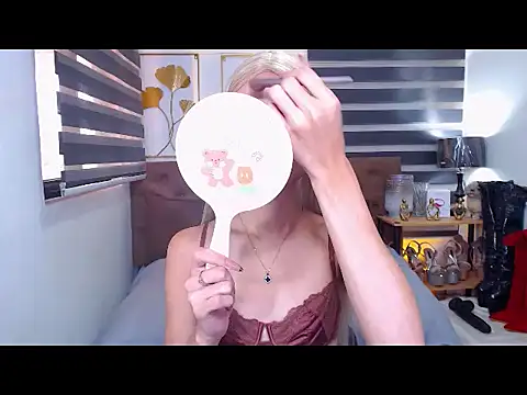 JuicyCockThea online show from 15, 6, 2026