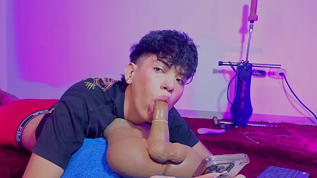 max femboy online show from 28, 5, 2026