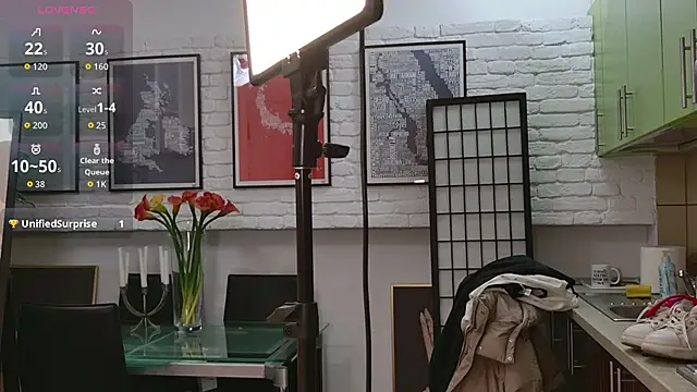 NicolePalm online show from 4, 3, 2026