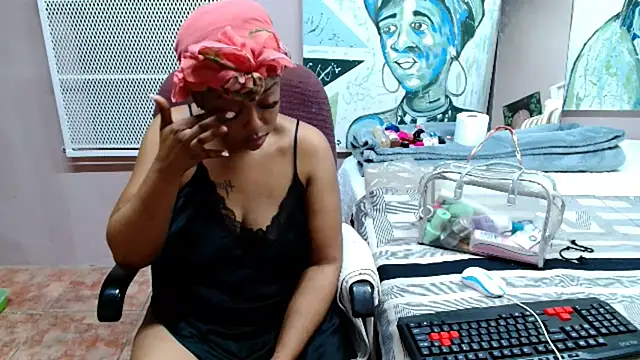 Snapshot of TyraHotxxx chatting on 13, 4, 2026 TyraHotxxx online show from 13, 4, 2026