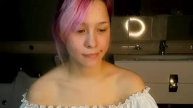 EmilyTrase online show from 6, 4, 2026