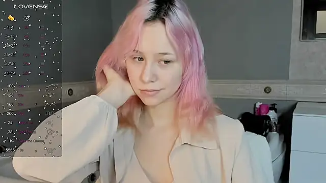 EmilyTrase online show from 10, 4, 2026