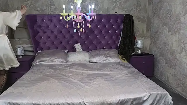 Anna Kenan online show from 23, 4, 2026