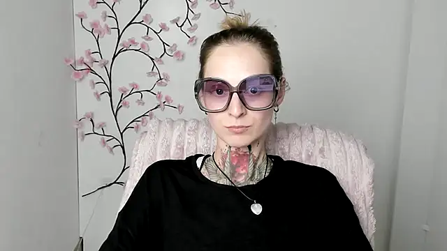 Esmi Winter online show from 11, 7, 2026