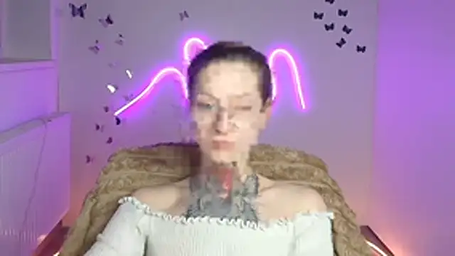 Esmi Winter online show from 18, 4, 2026