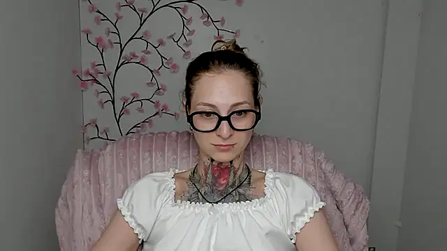 Esmi Winter online show from 30, 6, 2026