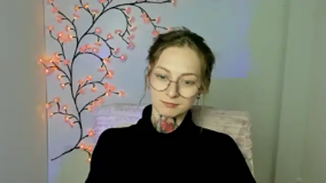 Esmi Winter online show from 3, 4, 2026