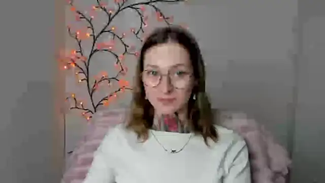 Esmi Winter online show from 14, 4, 2026