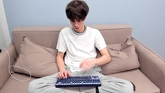 Ur NextDoor Boy online show from 28, 2, 2026