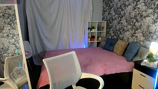 Coraline kitty online show from 19, 5, 2026