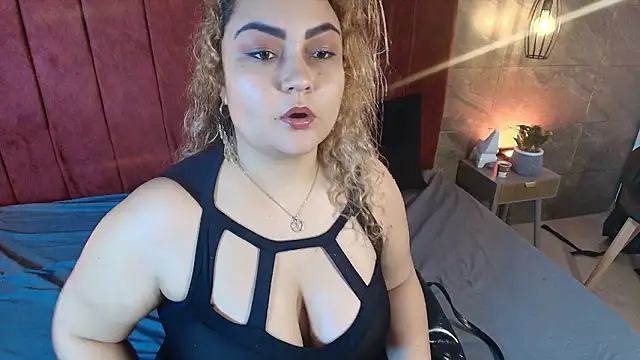 Snapshot of Amaraa_Silk chatting on 2, 3, 2026 Amaraa Silk online show from 2, 3, 2026