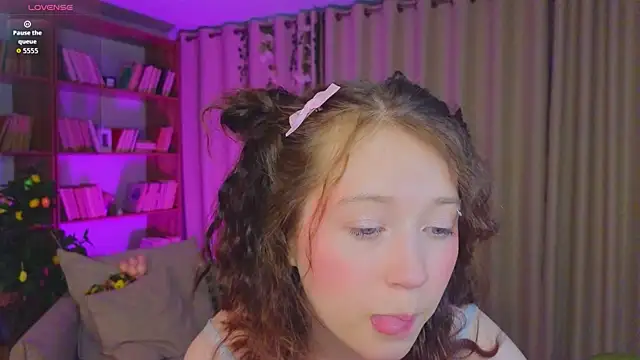 MmollyMay online show from 4, 4, 2026