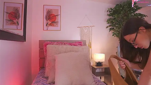 Shopie Colucci online show from 12, 2, 2026