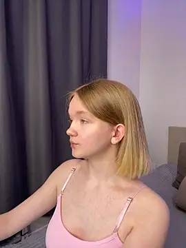 Snapshot of StellaBunny chatting on 22, 4, 2026 StellaBunny online show from 22, 4, 2026