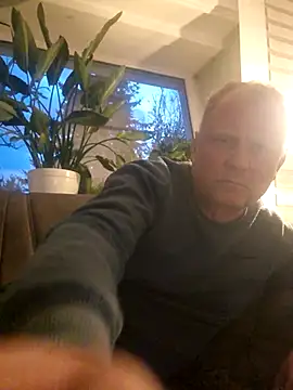 Snapshot of Demik71 chatting on 5, 4, 2026 Demik71 online show from 5, 4, 2026