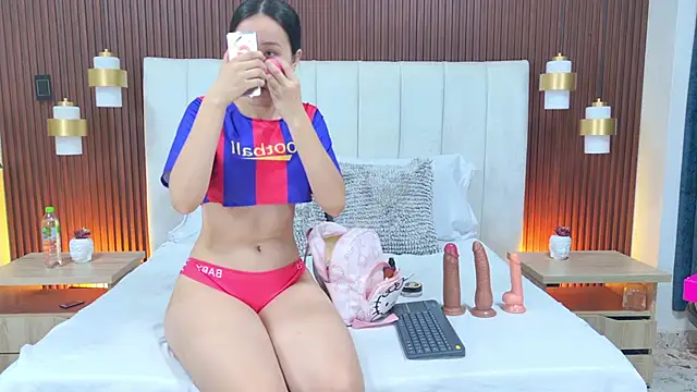 Brisa Silva online show from 10, 4, 2026