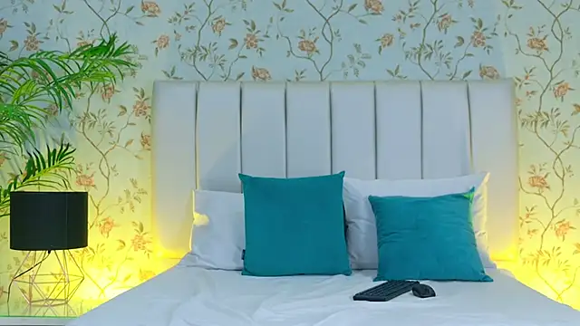 Brisa Silva online show from 24, 2, 2026