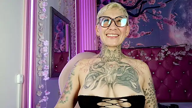 Everlyn sexx online show from 4, 6, 2026