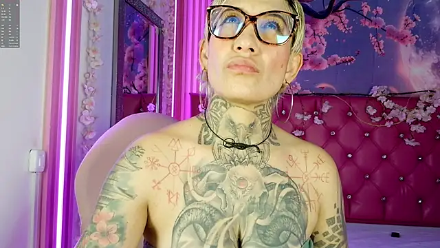 Everlyn sexx online show from 17, 5, 2026