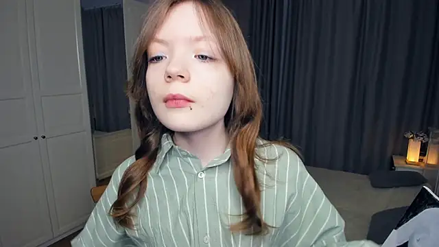 Snapshot of LavenderMitten chatting on 27, 2, 2026 LavenderMitten online show from 27, 2, 2026