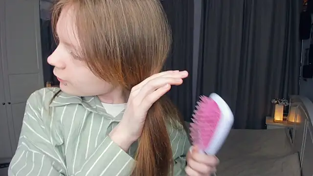 LavenderMitten online show from 6, 4, 2026