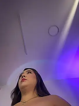 Hannah-Prada online show from 27, 6, 2026