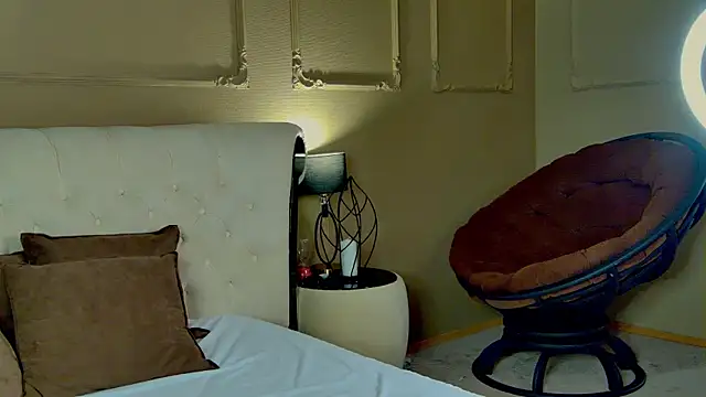 YourSweetArya online show from 12, 4, 2026