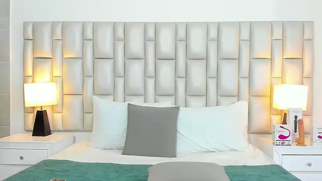 paola katy dicks online show from 6, 10, 2025